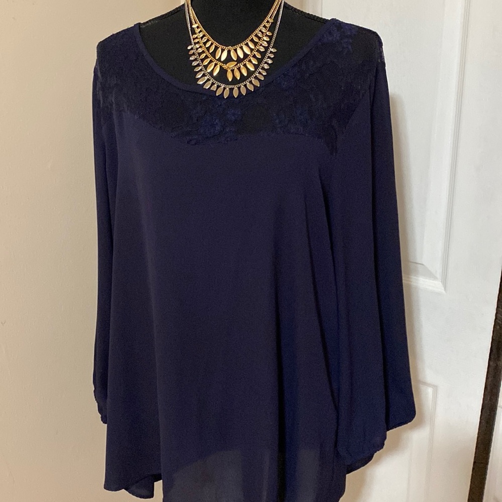 EUC Lace Trimmed Top Size Large